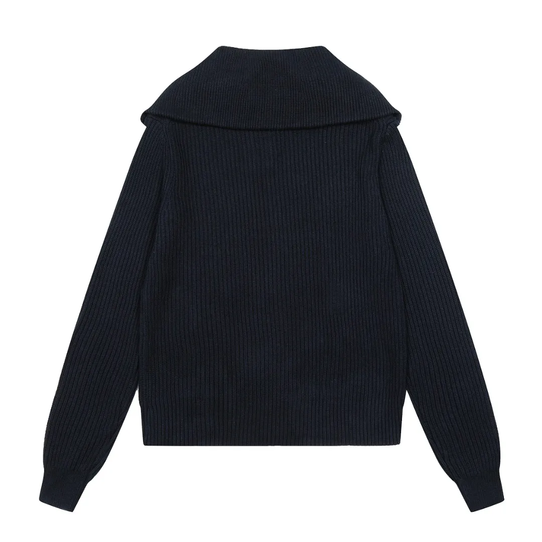 P300 top quality" Style number: DS051# (not off the shelves all year round) [Ralph Lauren large lapel solid color basic full zipper goddess style knitted cardigan] ✅Ralph Lauren Lazy large lapel double zipper classic goddess style knitted new coat ✅Main supplier platform live broadcast Wholesale entity Wholesale entity Replenish when out of stock Not off the shelf ✅ZP quality 1:1 version Scan the code to enter the GF website Counter quality ✅Details and quality are the only one in Guangzhou. Imported quality cotton yarn, focusing on high-end, cost-effective, good quality needless to say. ✅Restore the original version. The maximum size can be worn up to 160 pounds. Loose, comfortable and stress-free. ✅The upper body is simple and easy to put on. A must-have for goddess ootd. Good-looking clothes are never picky. A must-have for goddesses. Recommended for wardrobe. Size: S-XL. Color: black, white, gray, navy.